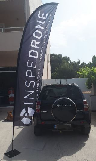 Διαφημιστική σημαία φτερό και αυτοκόλλητο αυτοκινήτου για την εταιρεία INSPEDRONE